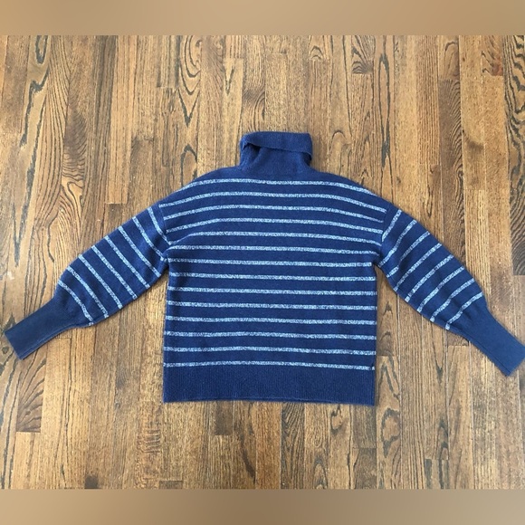 LOFT Women’s M Navy Blue & Silver Striped Turtleneck Sweater w/Puffed Sleeves - Picture 8 of 8